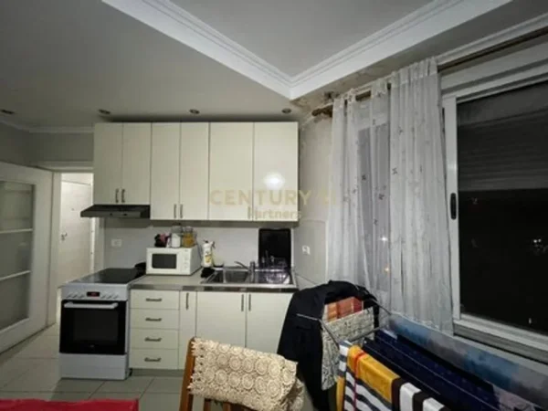 Tirane, jepet me qera apartament 1+1 Kati 4, 63 m² 550 € (lulishte 1 maji)