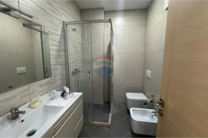 Tirane, shitet apartament , 135 m² 228.001 € (Laprake)