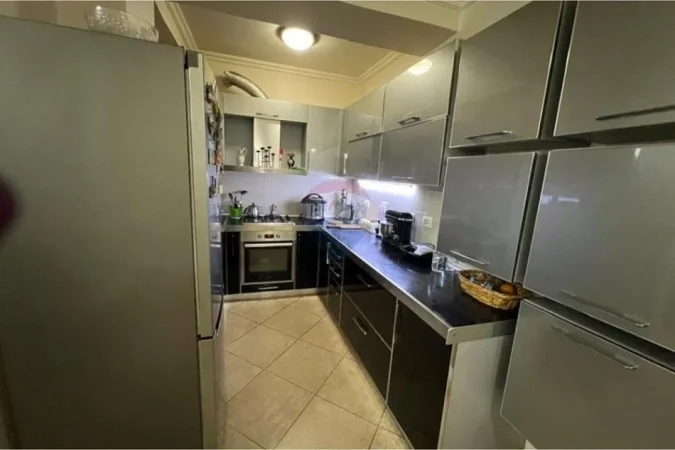 Tirane, shitet apartament , 100 m² 320.000 € 
