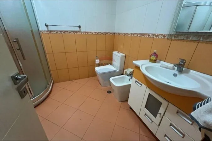 Tirane, shitet apartament , 100 m² 320.000 € 