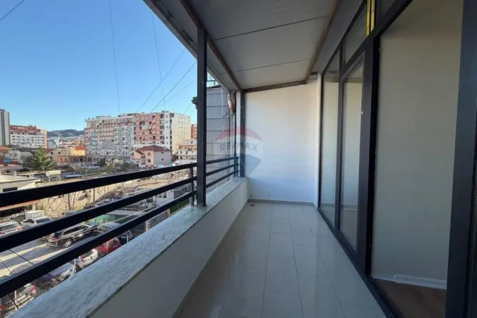 Tirane, shitet apartament , 105 m² 165.000 € 