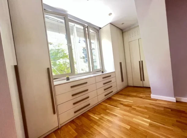 Tirane, jepet me qera apartament 2+1+Ballkon Kati 1, 96 m² 1.200€ (Qender, Bulevardi Zogu i Pare)
