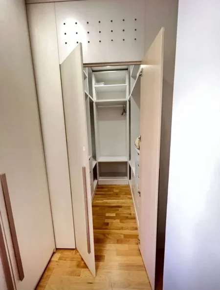 Tirane, jepet me qera apartament 2+1+Ballkon Kati 1, 96 m² 1.200€ (Qender, Bulevardi Zogu i Pare)