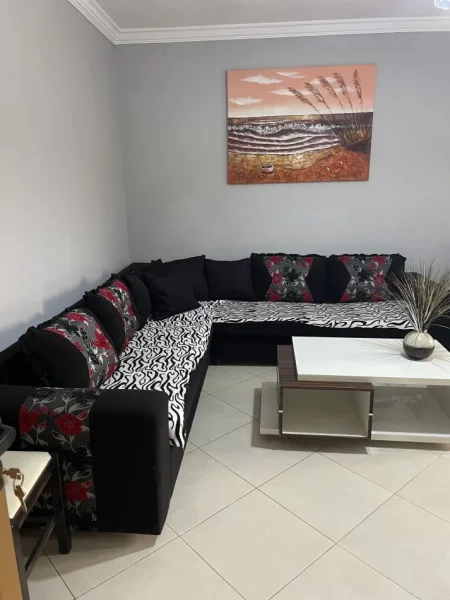 Tirane, jepet me qera apartament 1+1+Aneks+Ballkon Kati 1, 72 m² 410 € (Varri Bamit,Rruga “Leandro Zoto”)