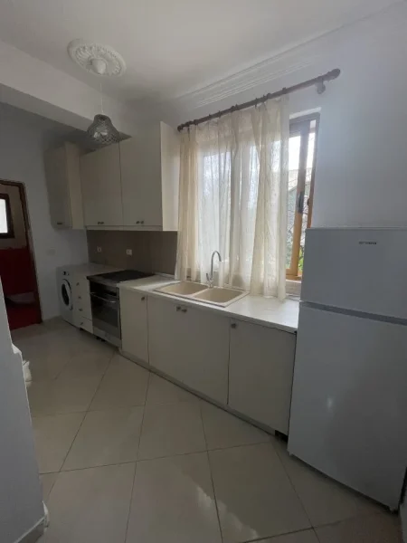 Tirane, jepet me qera apartament 1+1+Aneks+Ballkon Kati 1, 72 m² 410 € (Varri Bamit,Rruga “Leandro Zoto”)