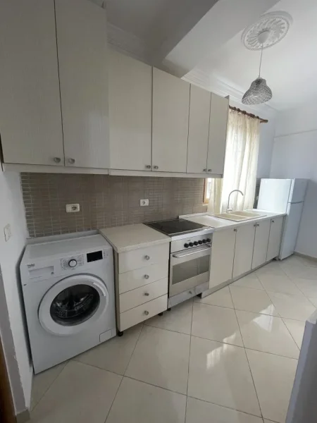 Tirane, jepet me qera apartament 1+1+Aneks+Ballkon Kati 1, 72 m² 410 € (Varri Bamit,Rruga “Leandro Zoto”)