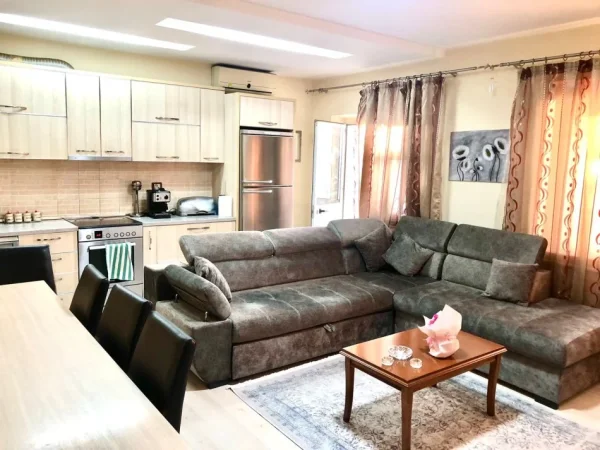 jepet me qera apartament 2+1 Kati 2, 83 m² 650 € (rruga irfan tomini)