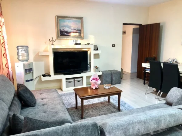 jepet me qera apartament 2+1 Kati 2, 83 m² 650 € (rruga irfan tomini)