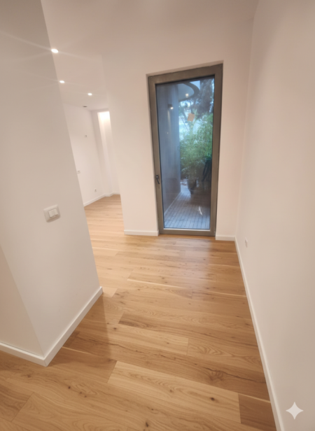 AMBIENT ZYRE + PARKIM ME QIRA 176 m² 4.500 € (RR.ELBASANIT)