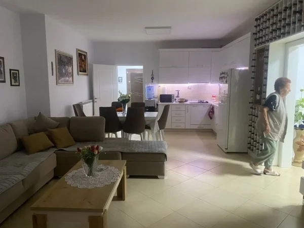 Pogradec, shitet apartament 2+1+Ballkon Kati 5, 110 m² 160.000 € (Rr Deshmoret e Pojskes)