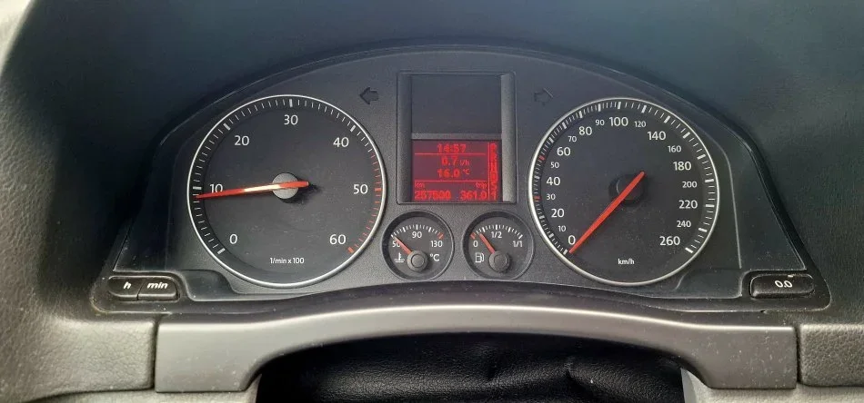 SHITET GOLF 5 PLUS 1.9 NAFTE AUTOMAT  3.800 € I DISKUTUESHEM