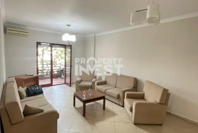 Tirane, jepet me qera zyre Kati 2, 110 m² 900 € (Zoja e Keshillit te Mire)