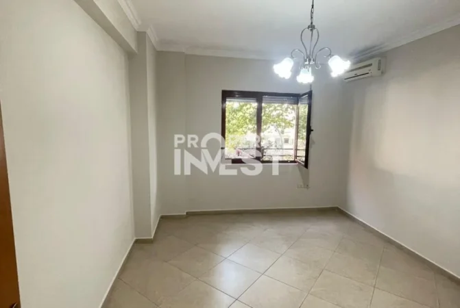 Tirane, jepet me qera zyre Kati 2, 110 m² 900 € (Zoja e Keshillit te Mire)