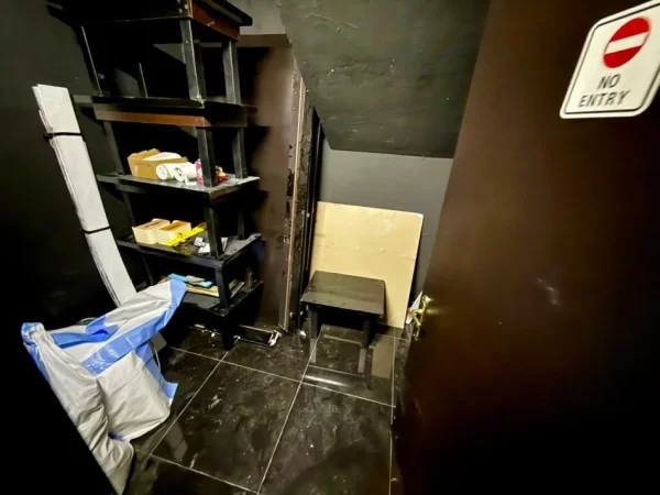 Tirane, jepet me qera ambjent biznesi Kati -1, 160 m² 1.000 € 