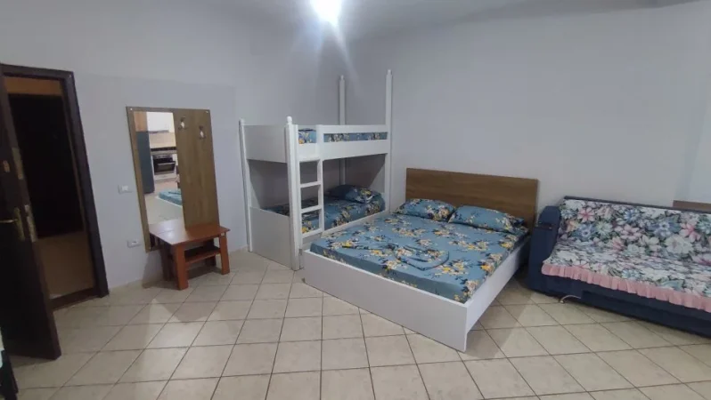 Jepet gazoniere me qera ditore në lungomare