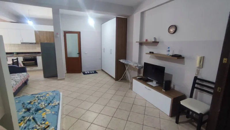 Jepet gazoniere me qera ditore në lungomare