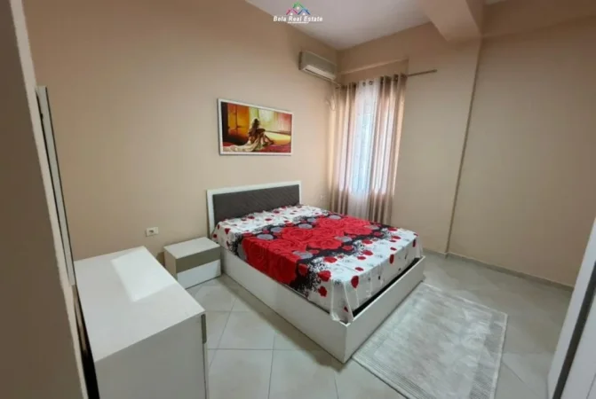 Tirane, jepet me qera apartament 1+1 Kati 1, 90 m² 420 € (rrugen Hamdi Lika)