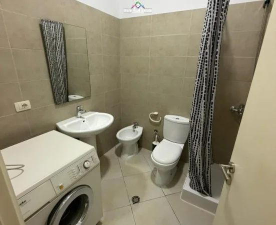 Tirane, jepet me qera apartament 1+1 Kati 1, 90 m² 420 € (rrugen Hamdi Lika)