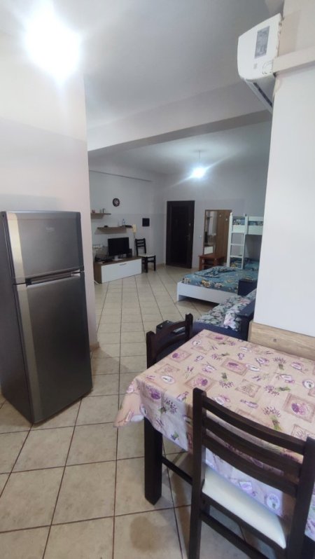 Jepet gazoniere me qera ditore në lungomare