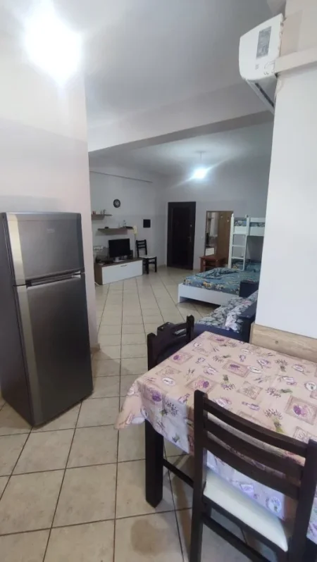 Jepet gazoniere me qera ditore në lungomare