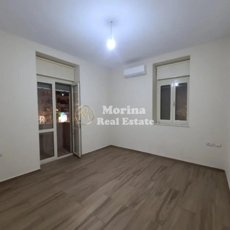 Tirane, jepet me qera ambjent biznesi Kati 2, 70 m² 1.000 € (Stacioni i Trenit)