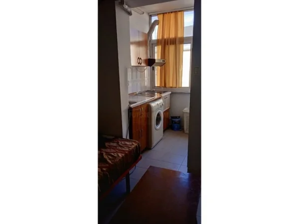 Tirane, jepet me qera garsonier 1+1 Kati 4, 30 m² 350 € (Bulevardi Zogu i Pare)