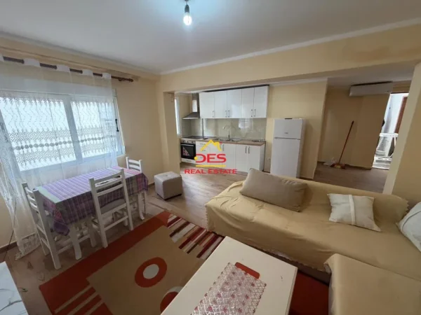 Vlore, shitet apartament 1+1+Ballkon Kati 5, 55 m² 70.000 € (Çole)