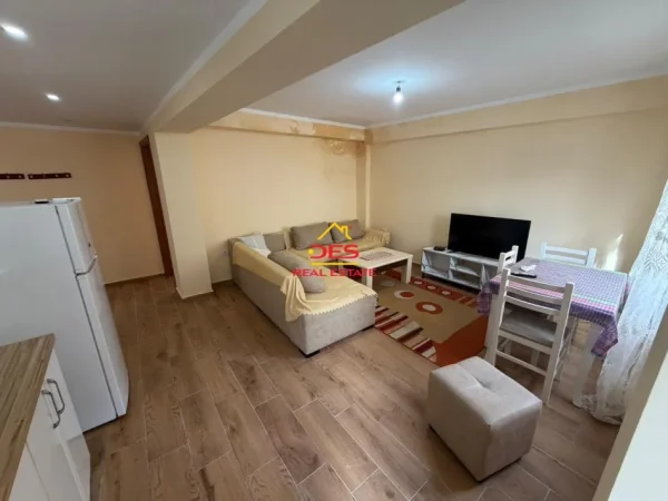 Vlore, shitet apartament 1+1+Ballkon Kati 5, 55 m² 70.000 € (Çole)