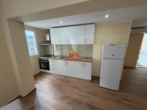 Vlore, shitet apartament 1+1+Ballkon Kati 5, 55 m² 70.000 € (Çole)