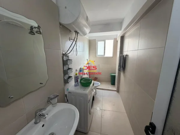 Vlore, shitet apartament 1+1+Ballkon Kati 5, 55 m² 70.000 € (Çole)