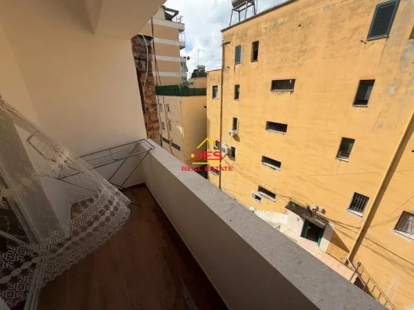 Vlore, shitet apartament 1+1+Ballkon Kati 5, 55 m² 70.000 € (Çole)