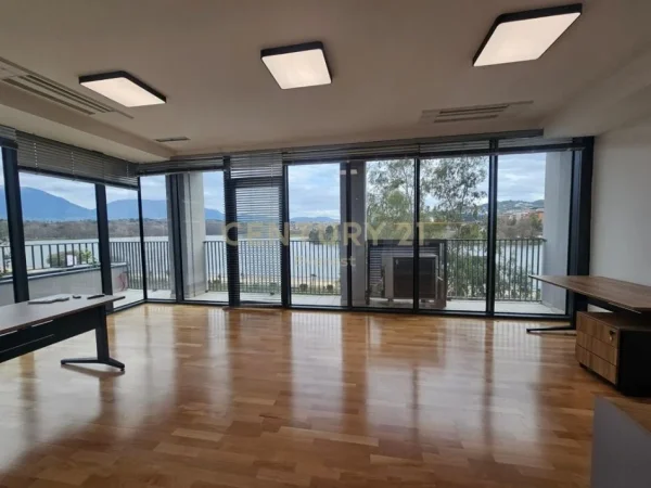 Tirane, jepet me qera ambjent biznesi Kati 3, 236 m² (Lake View)