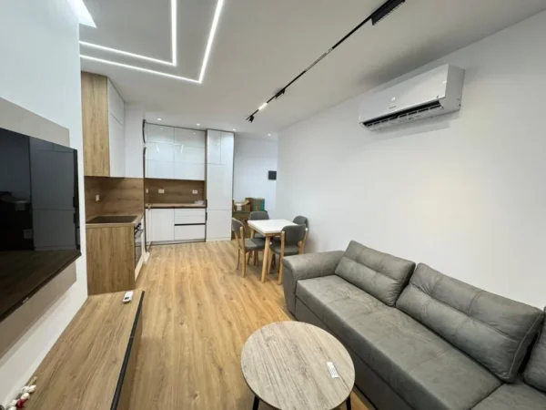 🏘️Jepen dy apartamente  me qera  2+1 + Parkim 📍 Adresa: Ali Demi, Kompleksi Kadiu