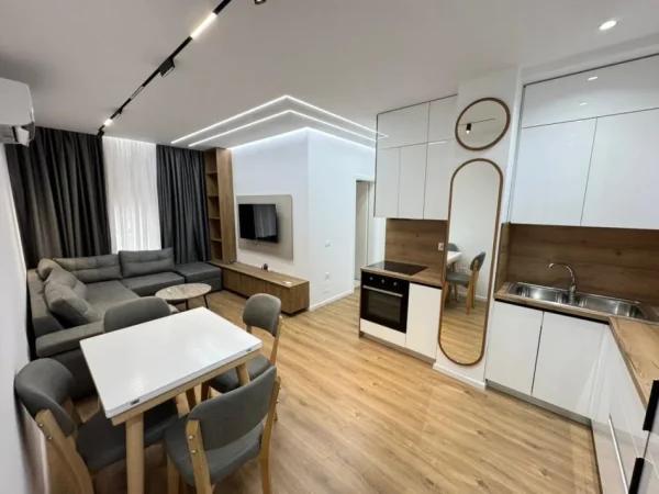 🏘️Jepen dy apartamente  me qera  2+1 + Parkim 📍 Adresa: Ali Demi, Kompleksi Kadiu