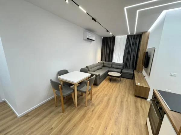 🏘️Jepen dy apartamente  me qera  2+1 + Parkim 📍 Adresa: Ali Demi, Kompleksi Kadiu