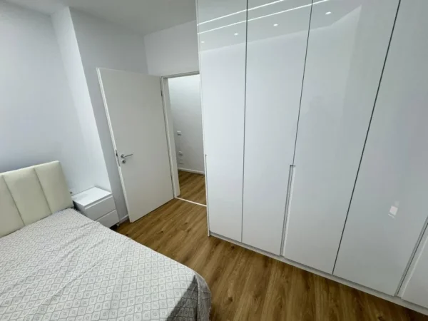 🏘️Jepen dy apartamente  me qera  2+1 + Parkim 📍 Adresa: Ali Demi, Kompleksi Kadiu