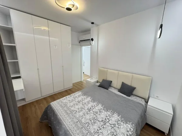 🏘️Jepen dy apartamente  me qera  2+1 + Parkim 📍 Adresa: Ali Demi, Kompleksi Kadiu