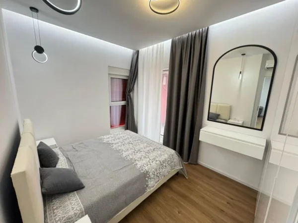 🏘️Jepen dy apartamente  me qera  2+1 + Parkim 📍 Adresa: Ali Demi, Kompleksi Kadiu