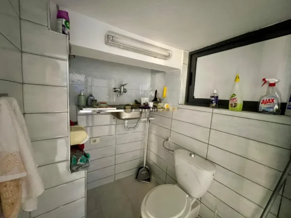 Tirane, jepet me qera ambjent biznesi Kati 0, 28 m² 300 € (Stadiumi Dinamo, Tiranë)