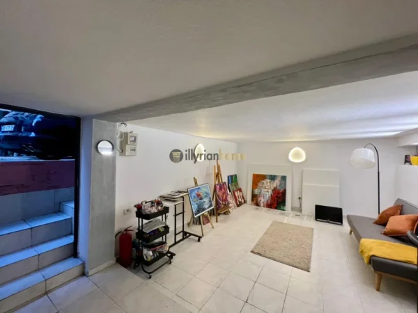 Tirane, jepet me qera ambjent biznesi Kati 0, 28 m² 300 € (Stadiumi Dinamo, Tiranë)