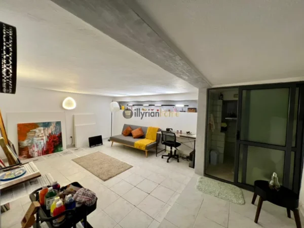 Tirane, jepet me qera ambjent biznesi Kati 0, 28 m² 300 € (Stadiumi Dinamo, Tiranë)