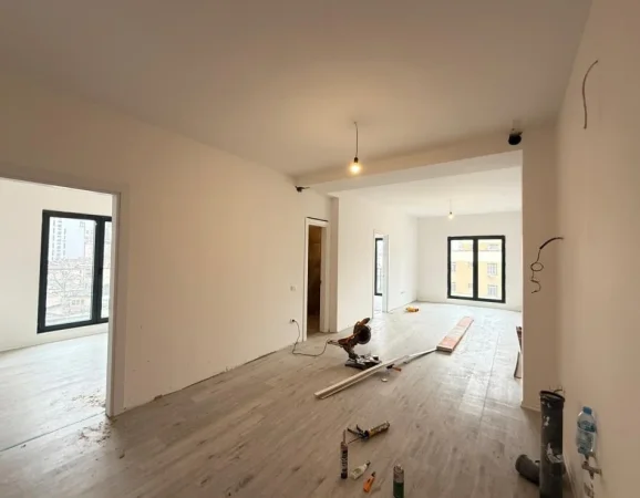 Tirane, jepet me qera zyre , 100 m² 1.000 € 
