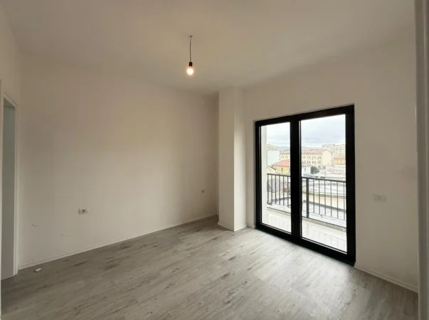Tirane, jepet me qera zyre , 100 m² 1.000 € 