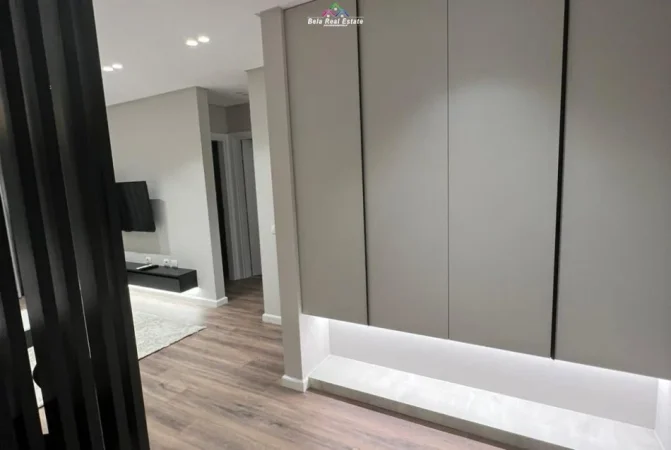 Tirane, jepet me qera apartament 2+1 Kati 7, 84 m² 700 € (Rruga Andrea Kushi)