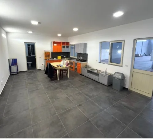 KAPANON ME QERA 2200 M2 AUTOSTRADA THUMANE-KASHAR 3.200 EURO