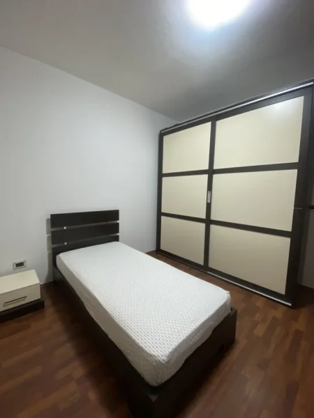 Tirane, jepet me qera apartament 2+1 Kati 10, 84 m² 650 € (Rruga Kavajes)