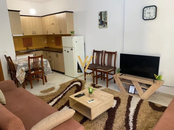 Tirane, jepet me qera apartament 1+1+Ballkon Kati 3, 70 m² 520 € (LIQENI I THATE)