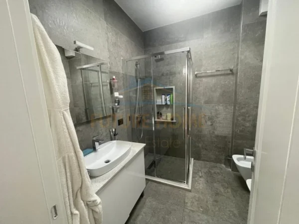 Durres, jepet me qera apartament 2+1+Ballkon Kati 5, 123 m² 1.100 € 