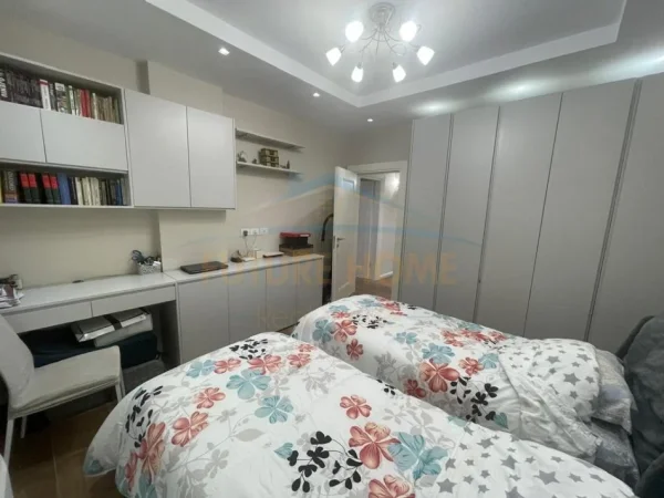 Durres, jepet me qera apartament 2+1+Ballkon Kati 5, 123 m² 1.100 € 