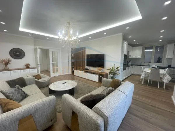 Durres, jepet me qera apartament 2+1+Ballkon Kati 5, 123 m² 1.100 € 